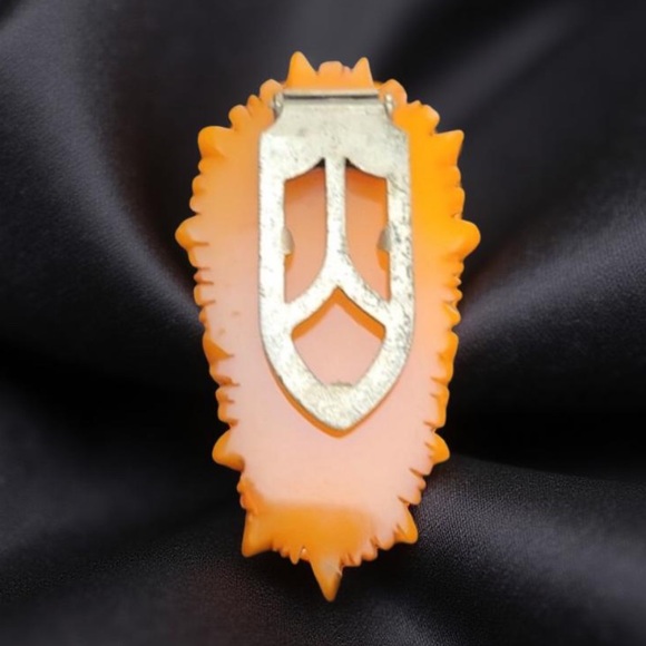 Vintage Bakelite butterscotch Carved flower clip made 1930 beautiful design - Picture 2 of 16